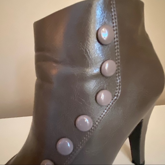 Fioni olive green button detail bootie - Picture 13 of 16